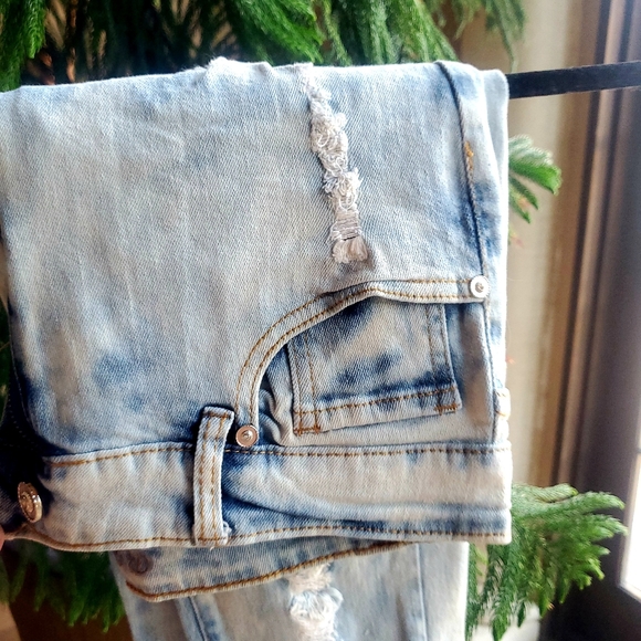 Bamboo Acid Washes Skinny Distressed Jeans - Picture 2 of 3